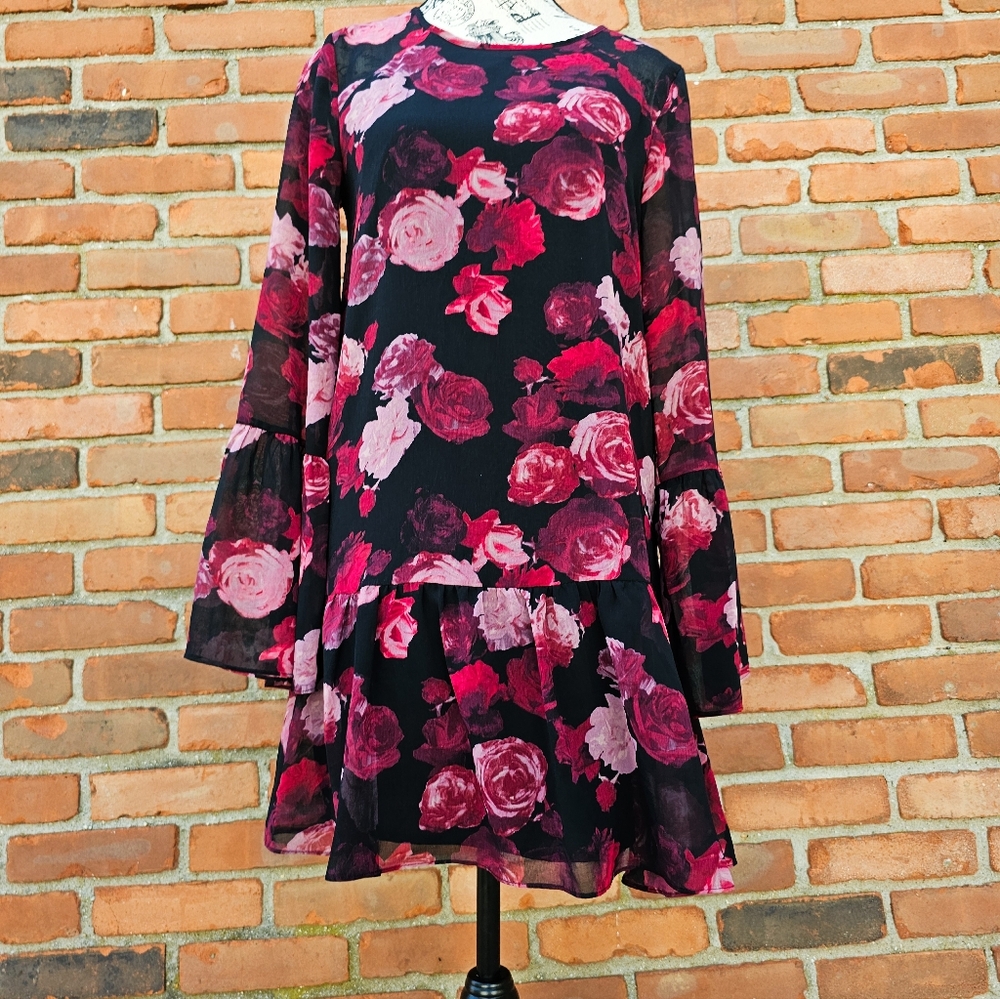 New BCBGeneration Red & Black Rose Floral Bell Sleeve Drop Waist Mini Dress – Si